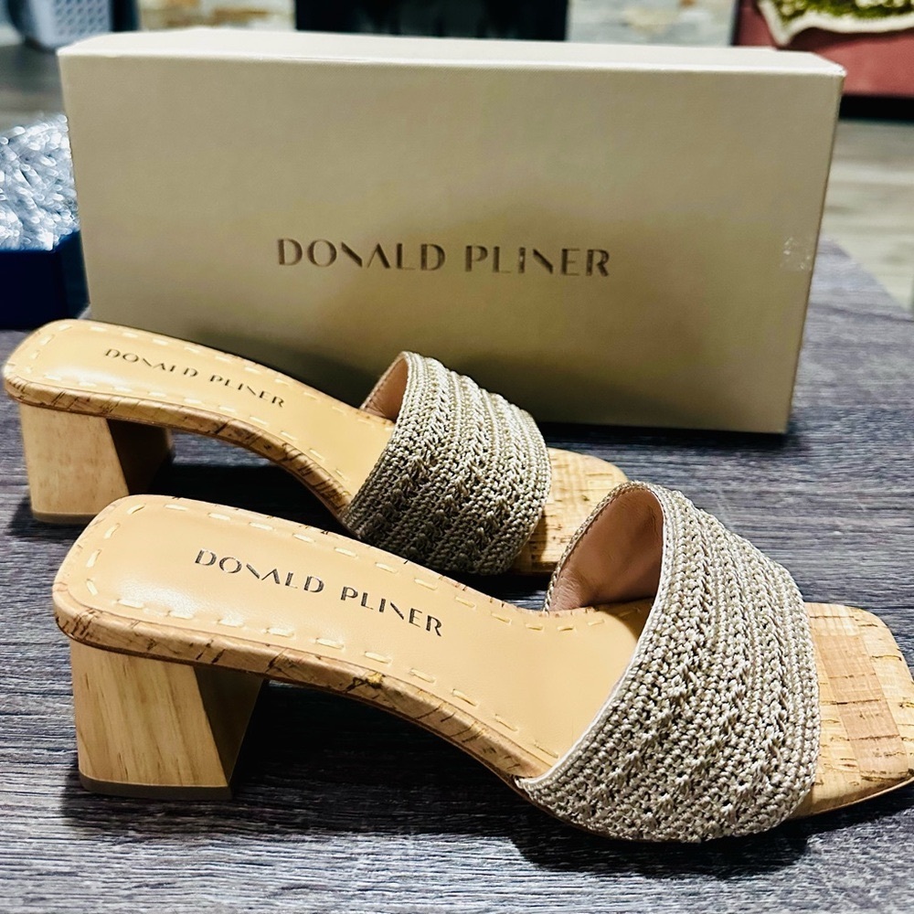 Donald Pliner Sandals, The NAYLA slide, Crochet, size 7. NWT in Box.